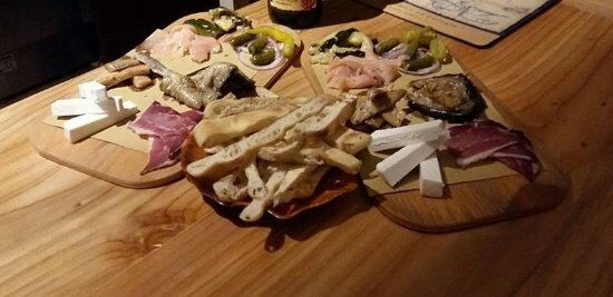 Falls Road italian& Irish Pub